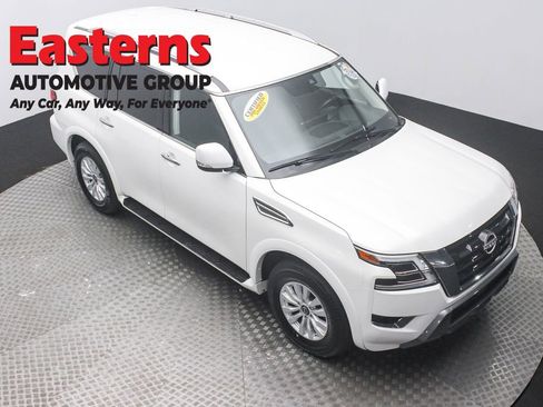 Used 2024 Nissan Armada SV image 3