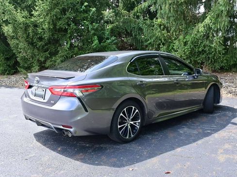 Used 2018 Toyota Camry SE w/ Moonroof Package FWD image 23