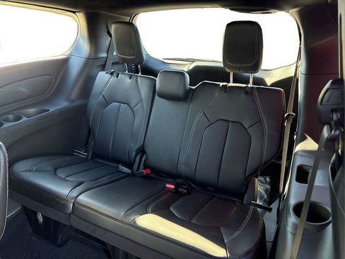 New 2026 Chrysler Pacifica Select AWD/4WD image 27