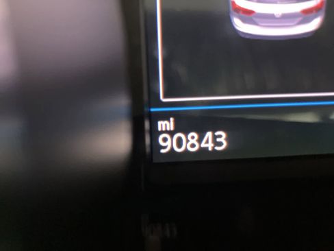 Used 2021 Volkswagen Tiguan SE image 30