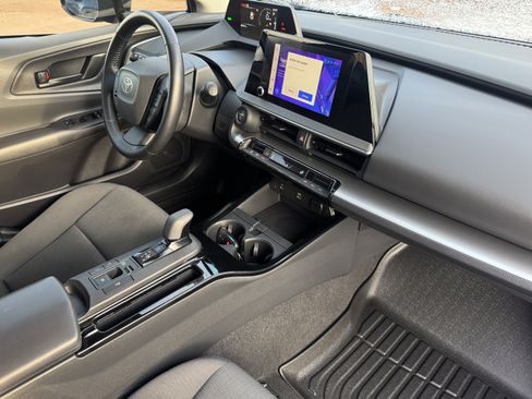 Used 2023 Toyota Prius LE image 19