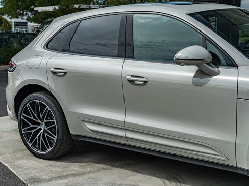 Used 2025 Porsche Macan AWD/4WD image 13