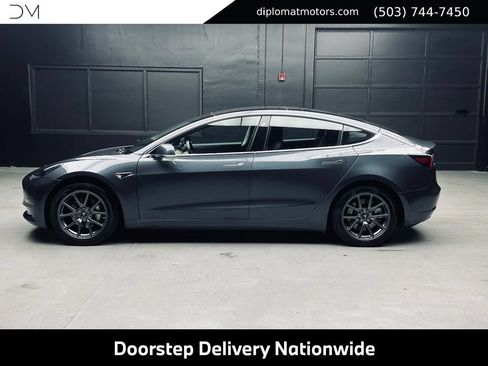 Used 2018 Tesla Model 3 Long Range RWD image 3