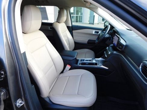 Used 2020 Ford Explorer XLT w/ Equipment Group 202A image 9
