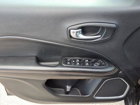 Used 2019 Jeep Compass Latitude w/ Popular Equipment Group image 16