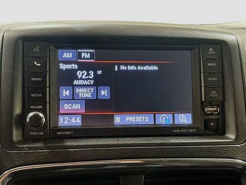 Used 2018 Dodge Grand Caravan SE FWD image 12