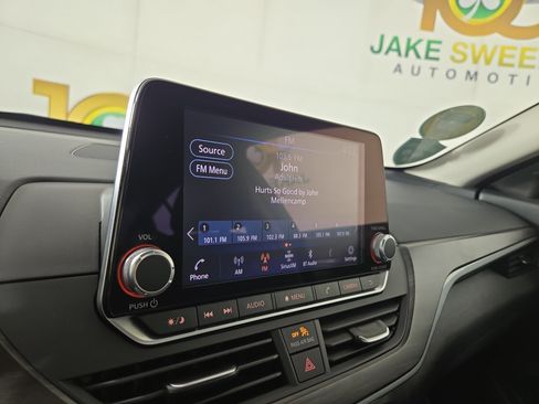 Used 2025 Nissan Altima 2.5 SV FWD image 19