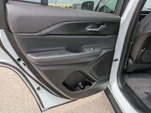 Used 2024 Jeep Grand Cherokee Laredo RWD image 15