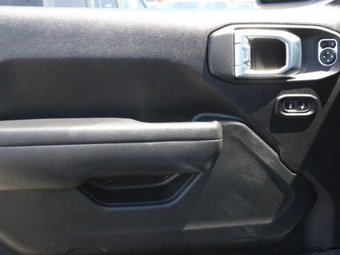 Used 2022 Jeep Wrangler Unlimited Rubicon 4xe AWD/4WD image 18