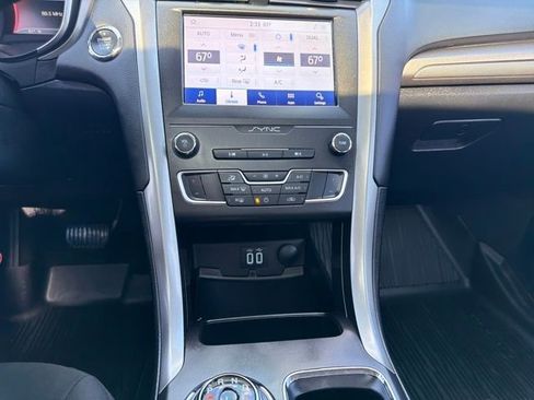 Used 2020 Ford Fusion SE image 20