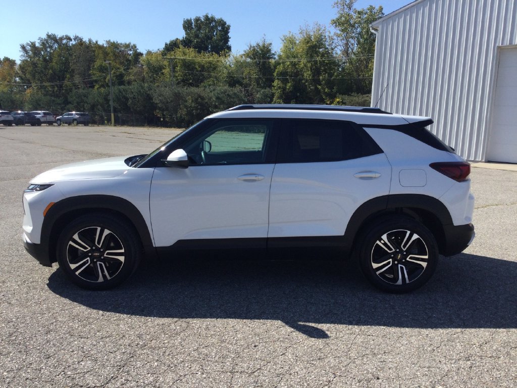 Used 2024 Chevrolet TrailBlazer LT w/ LT Cold Weather Package FWD image 4