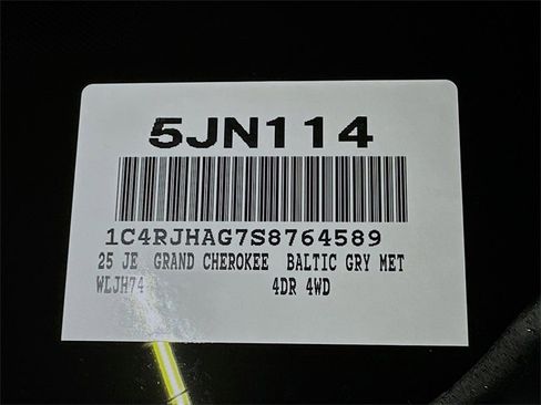 New 2025 Jeep Grand Cherokee Altitude image 24