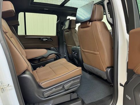 New 2026 Chevrolet Suburban High Country AWD/4WD image 29
