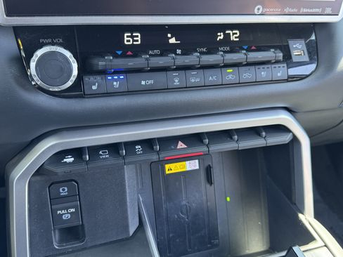Used 2023 Toyota Tundra Platinum AWD/4WD image 34