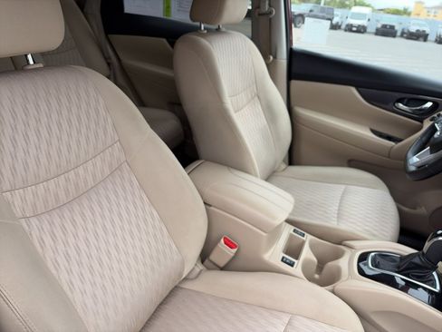 Used 2019 Nissan Rogue SV FWD image 26