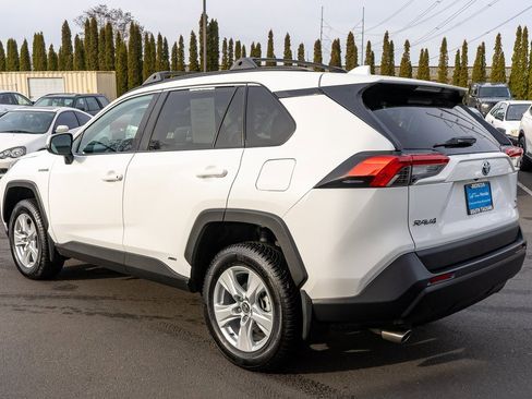 Used 2020 Toyota RAV4 XLE image 10