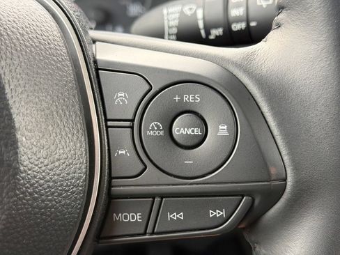 Used 2025 Toyota Corolla Cross LE FWD image 27