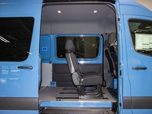 Used 2024 Mercedes-Benz Sprinter 2500 image 3