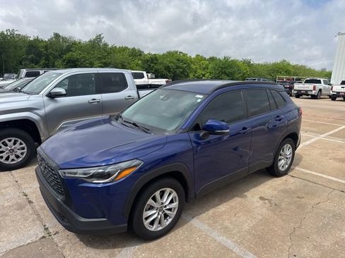 Used 2022 Toyota Corolla Cross LE AWD/4WD image 47