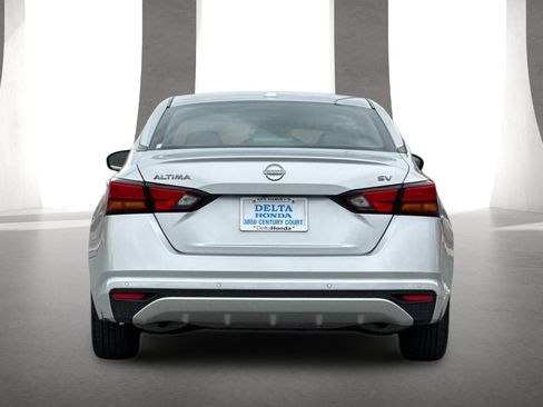 Used 2024 Nissan Altima 2.5 SV FWD image 5