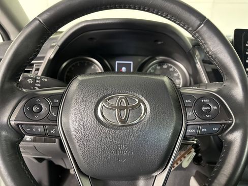 Used 2024 Toyota Camry SE image 12