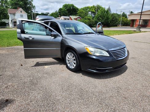 Used 2012 Chrysler 200 Touring FWD image 23