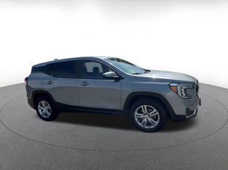 Used 2024 GMC Terrain SLE video 2