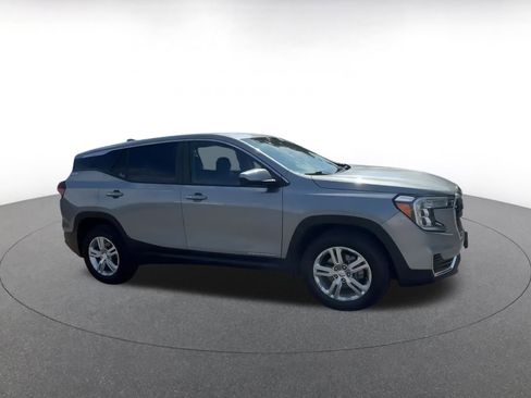 Used 2024 GMC Terrain SLE image 2
