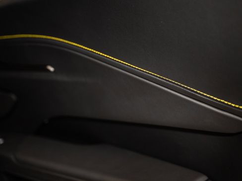 Used 2025 Aston Martin V8 Vantage Coupe image 35