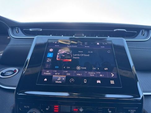 New 2025 Jeep Grand Cherokee Altitude image 17