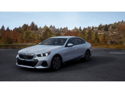 New 2026 BMW 530i RWD image 1