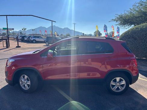 Used 2016 Chevrolet Trax LT w/ LT Convenience Package image 2