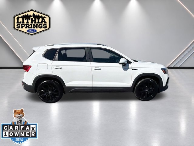 Used 2024 Volkswagen Taos SE FWD image 2