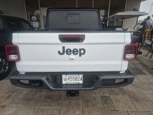 Used 2021 Jeep Gladiator Overland w/ Trailer Tow Package AWD/4WD image 4