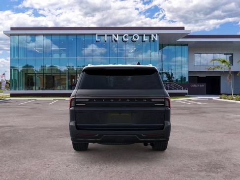 New 2026 Lincoln Navigator Premiere AWD/4WD image 5