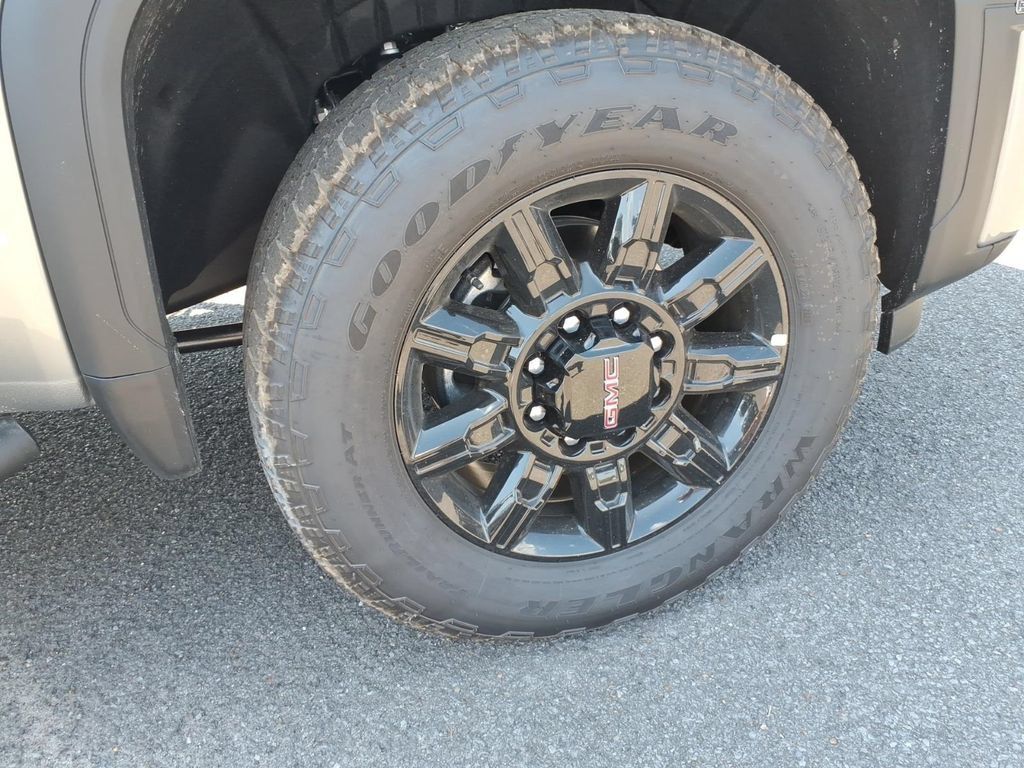 New 2026 GMC Sierra 2500 AT4 w/ Max Trailering Package AWD/4WD image 9