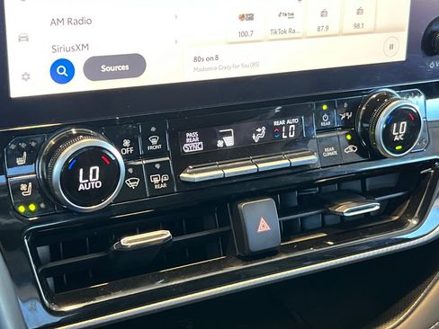 Used 2024 Toyota Highlander Platinum image 21