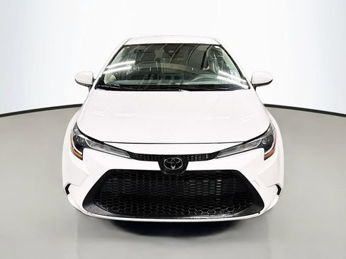 Used 2020 Toyota Corolla LE image 2