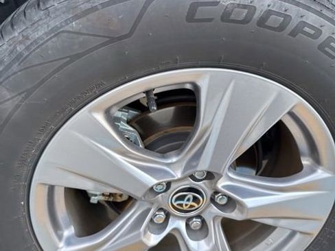 Used 2022 Toyota RAV4 XLE image 30