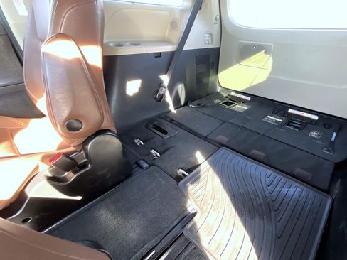 Used 2017 Toyota Sienna Limited image 20