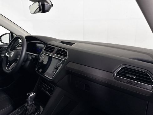Used 2023 Volkswagen Tiguan SE w/ Panoramic Sunroof Package AWD/4WD image 27