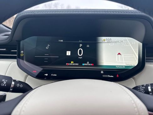 New 2026 Land Rover Range Rover Long Wheelbase SE image 32