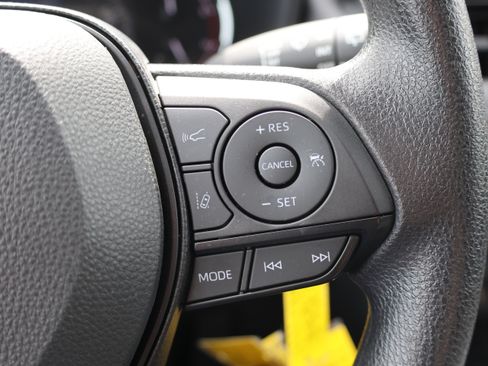 Used 2025 Toyota RAV4 LE AWD/4WD image 27