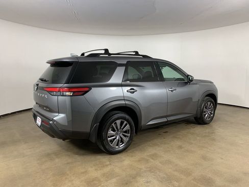 Used 2023 Nissan Pathfinder SV image 8