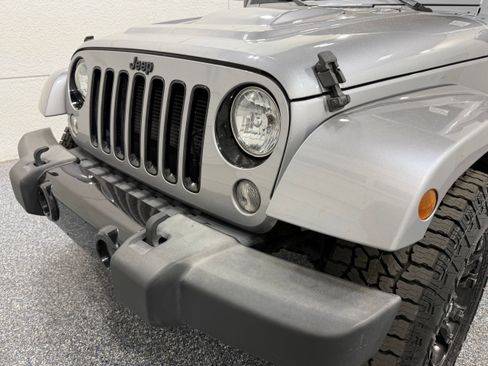 Used 2015 Jeep Wrangler Unlimited Sahara AWD/4WD image 16