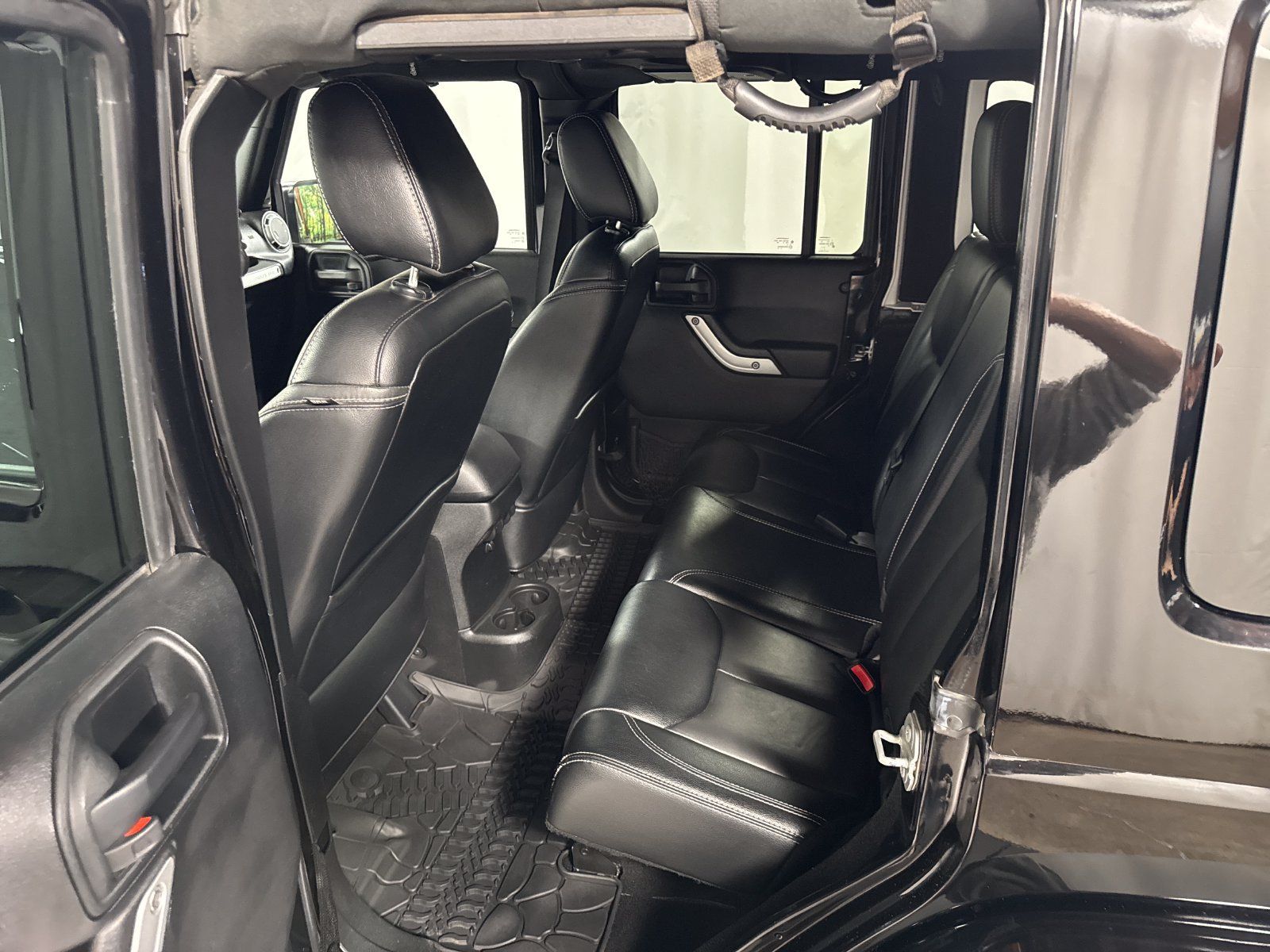 Used 2017 Jeep Wrangler Unlimited Rubicon AWD/4WD image 5