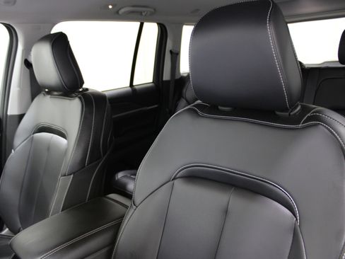 Used 2024 Jeep Grand Cherokee Limited image 5