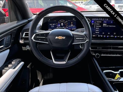 Used 2025 Chevrolet Traverse High Country FWD image 11