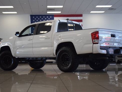 Used 2017 Toyota Tacoma SR AWD/4WD image 22