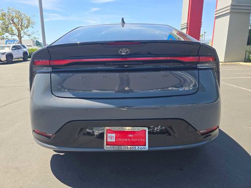 Used 2025 Toyota Prius XLE FWD image 13